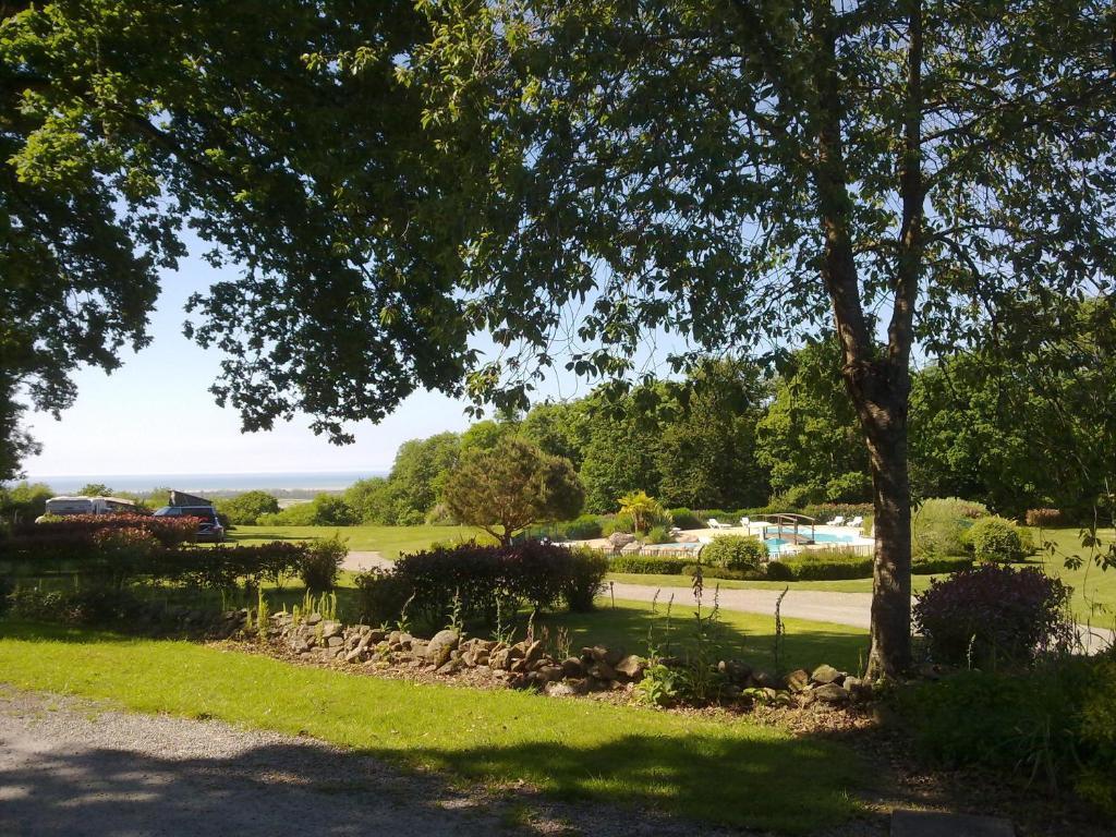 Camping Le Balcon De La Baie Saint-Marcan Bagian luar foto